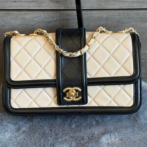 🌸Chanel Elegant Medium Two Tone CC Flap Bag🌸